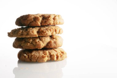 Ev yapımı fıstık ezmeli kurabiyeler.