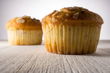badem Haşhaşlı muffins