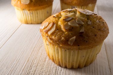 badem Haşhaşlı muffins