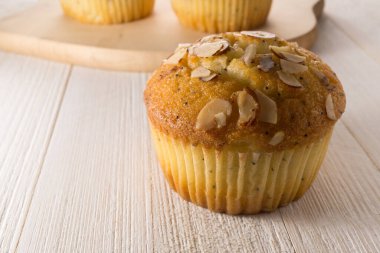 badem Haşhaşlı muffins