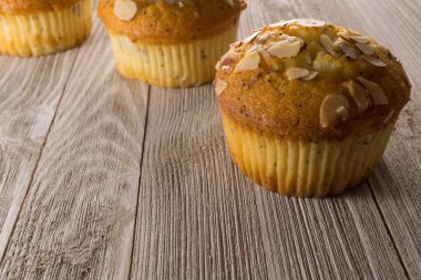 badem Haşhaşlı muffins