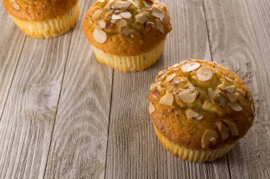 badem Haşhaşlı muffins