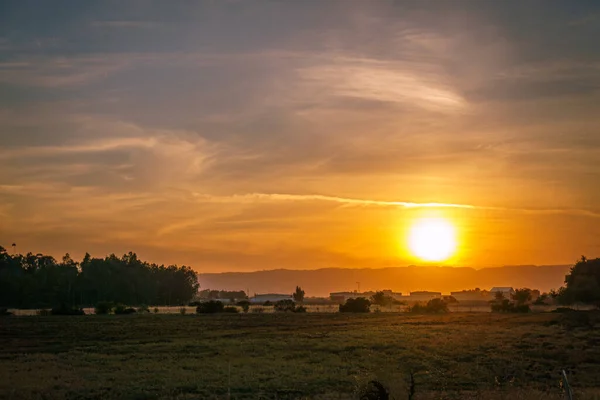 Закат Над Фермой — стоковое фото