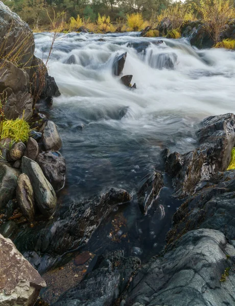 stock image waterfalls and green grass