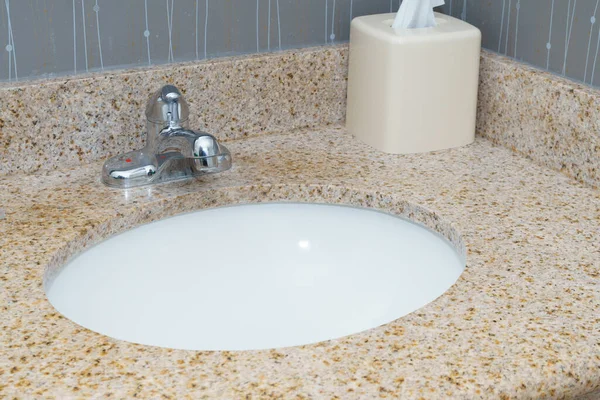 Outdated Bathroom Sink — Stock Photo, Image