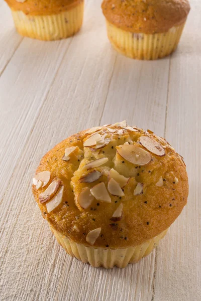 Badem Haşhaşlı Muffins — Stok fotoğraf