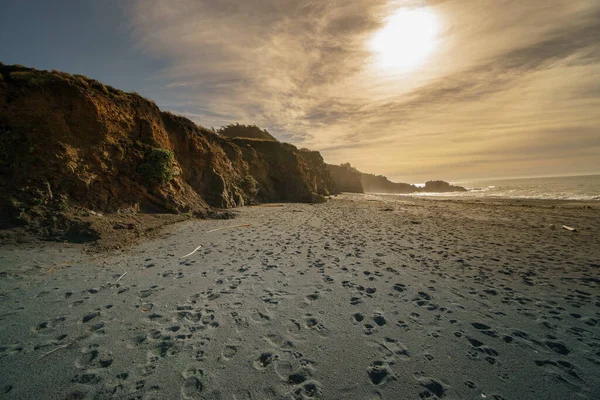 Cliff Beach Foot Prints Sand — Stock Photo, Image