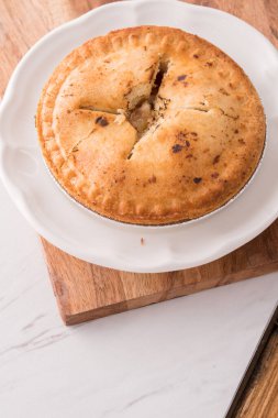 Küçük tatlı elmalı turta