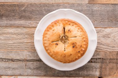 Küçük tatlı elmalı turta