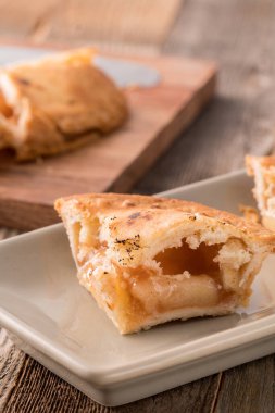 Küçük tatlı elmalı turta