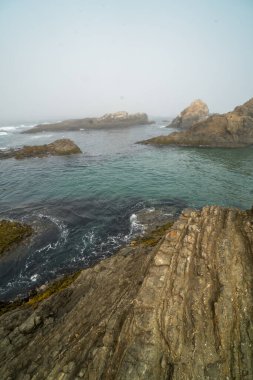 Okyanustaki kayalık ve kaya adaları