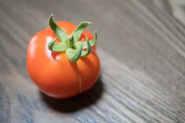 Pojedyncze Czerwone Pomidory Świeże Zbierane — Zdjęcie stockowe