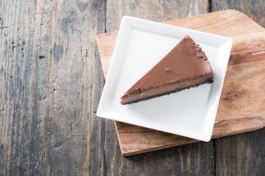 Bir dilim saf çikolatalı kek.  