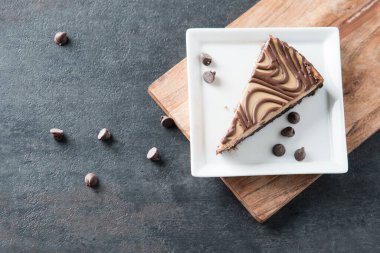 Fıstık ezmeli çikolatalı girdap peynirli tatlı.