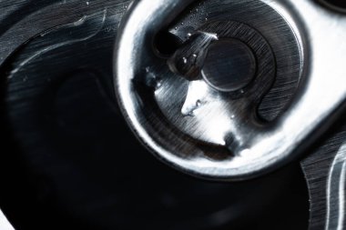 Alüminyum açılabilir. Sekmeyi yaklaştır.