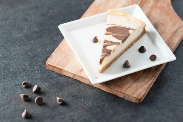 Dark Chocolate Swirl Cheesecake Slice Square Plate — Stock Photo, Image