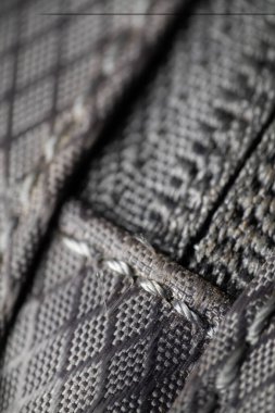 Gri kumaşlı gri fermuar modern tarzda.