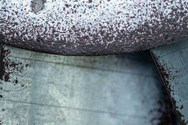 Eski paslı galvanize metal makro yakın çekim