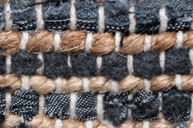 Kalın desenli kumaş örgüsü, çuval bezi sicimi ve mavi