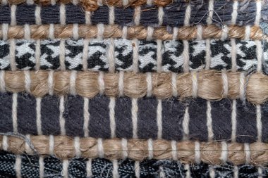Kalın desenli kumaş örgüsü, çuval bezi sicimi ve mavi