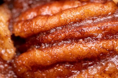 Lezzetli, karamelli, cevizli fındık.