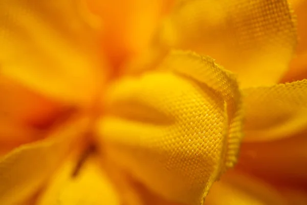 Żółty Materiał Sztuczne Płatki Kwiatów Makro Zbliżenie — Zdjęcie stockowe