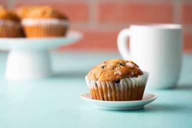 Böğürtlenli kek ve klasik su masası..