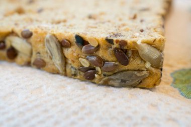 sağlıklı tohumlu ekmek kabuğu