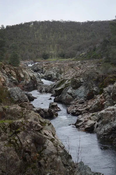 Überfluteter Cosumnis Fluss Fließt Durch Schlucht — Stockfoto