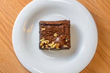 Cevizli çikolatalı zengin browni.