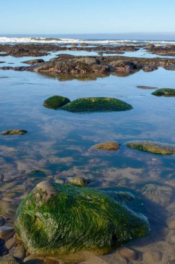 Bowling topu Kaliforniya 'da büyük kaya oluşumları