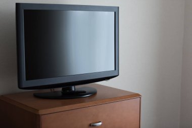 Şifoniyerli düz ekran televizyon