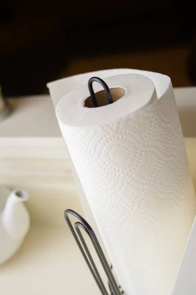 Simple Paper Towel Holder Holding White Paper Towel Roll Kitchen — Stock Photo, Image