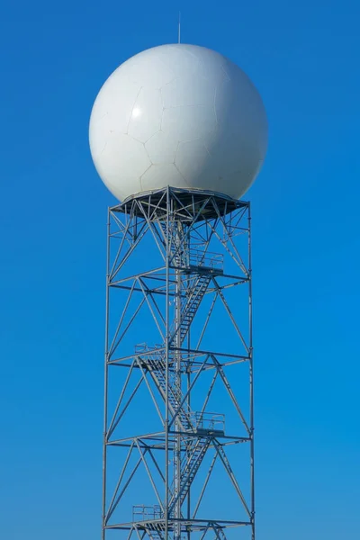 Ein Doppelter Radarturm — Stockfoto