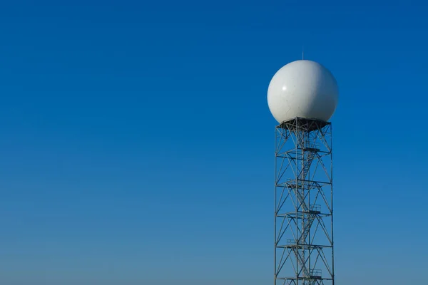 Ein Doppelter Radarturm — Stockfoto