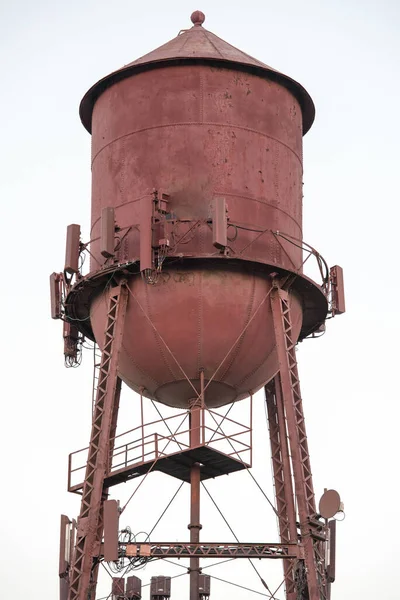 Wasserturm Mit Zellenturm — Stockfoto