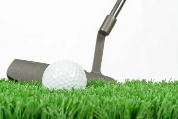 Egy Golflabda Magas Zöld Egy Fekete Golfütő Golf Klub — Stock Fotó