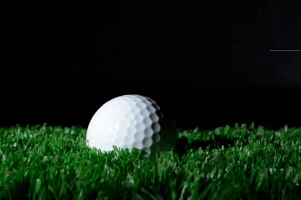 Dramatic Lighting Lights White Golf Ball Sitting Grass — Stock Photo, Image