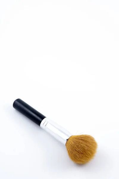 Makyaj Için Basit Kozmetik Fırçası Beyaz Arka Planda Yumuşak Tüylü — Stok fotoğraf