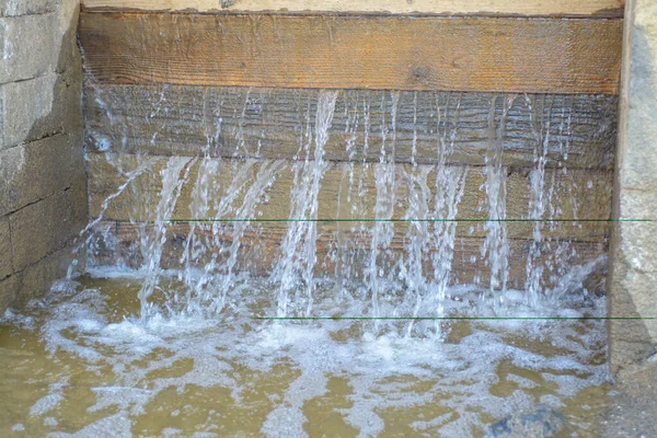 Water Leaking Wood Plank Dam — Stock Photo, Image