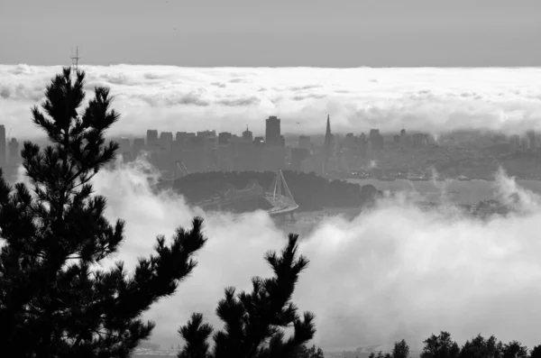 Niebo San Francisco Pokryte Mgłą — Zdjęcie stockowe