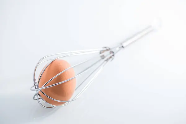 Brune Egg Fanget Bur Kjøkkenredskap – stockfoto
