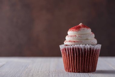 Kırmızı Kadife Kek Paslı