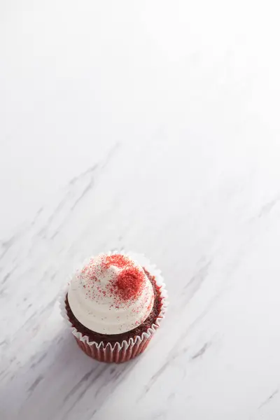 Top Mármore Veludo Vermelho Cupcake — Fotografia de Stock