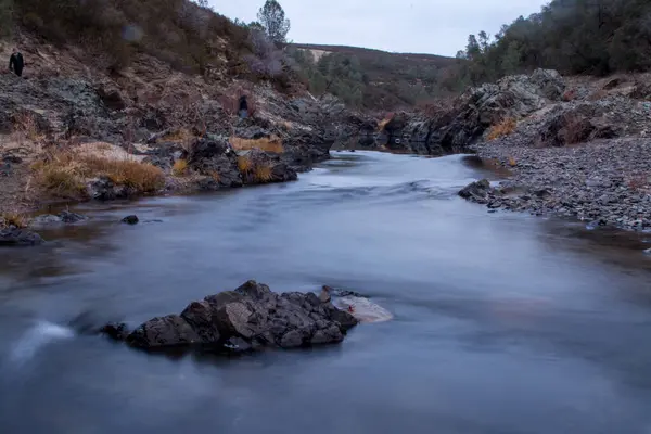Rzeka Konsumpcja Kalifornia Granitowe Skały Pęd Wody — Zdjęcie stockowe