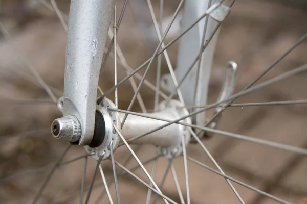 Κατασκευή Τροχού Ποδηλάτου Λεπτές Μεταλλικές Ακτίνες Σύνθεση Πιρούνι — Φωτογραφία Αρχείου