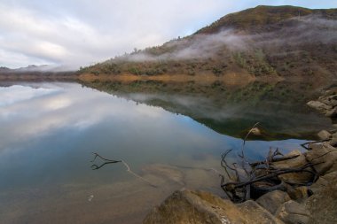 Berryessa Gölü, yağmur fırtınası sırasında Kaliforniya