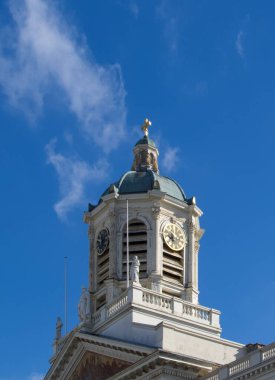 Coudenberg 'deki St. James Kilisesi - Çan kulesinin güzel manzarası