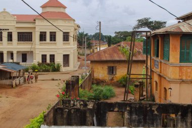 Ouidah, Benin - 26 Ekim 2023: Ouidah 'da sokak hayatı