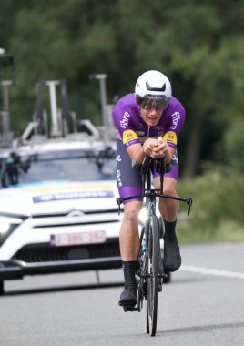 Genly, Belçika - 25 Temmuz 2023: Tour de Wallonie, sahne 4, duruşma zamanı, Alex Colman